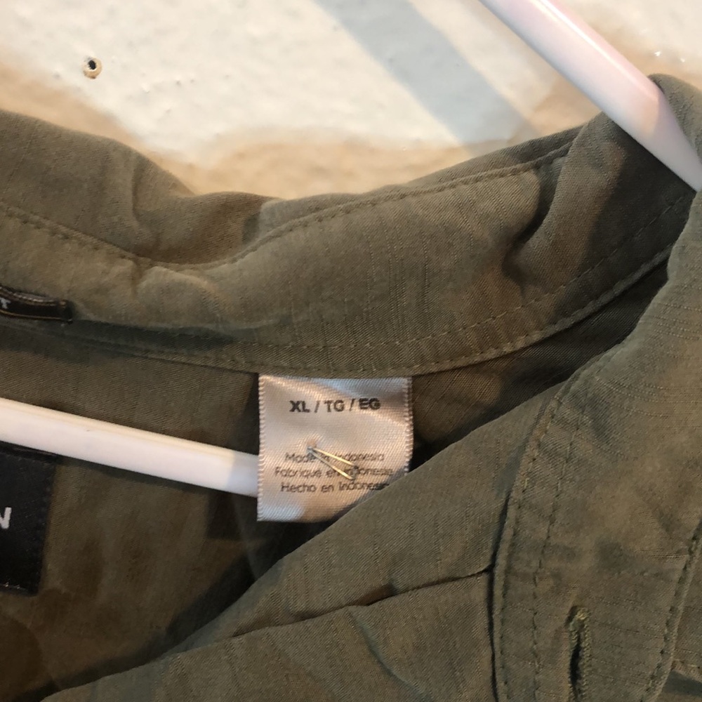 Quicksilver Waterman Extra Large Button Down - image 4